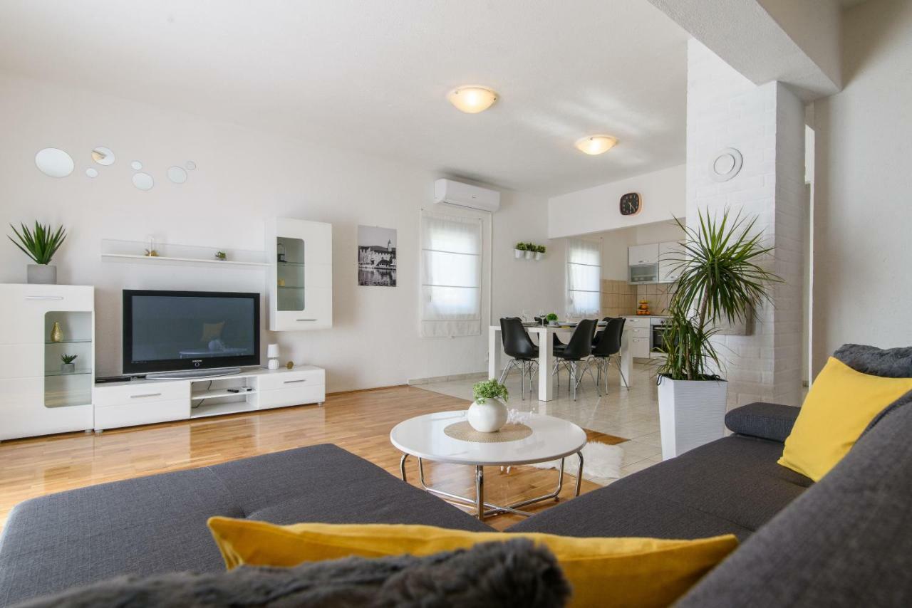 Apartmani Ville Vengo Трогир Екстериор снимка