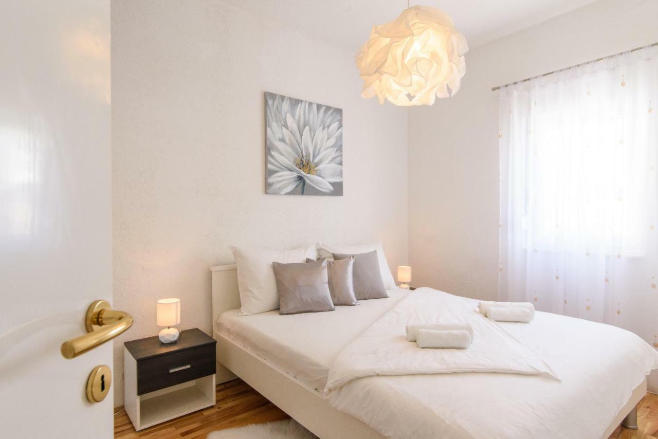 Apartmani Ville Vengo Трогир Екстериор снимка